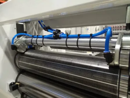 Refrigeración por agua de la estación de troquelado para minimizar la acumulación de calor en la herramienta de corte