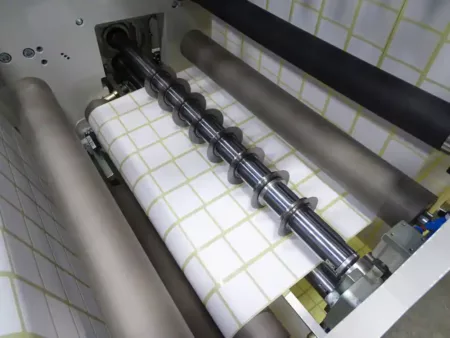 Varios métodos de corte disponibles con posicionamiento automático de la cuchilla